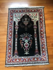 Персидские,  китайские шелковые ковры ручной работы небольшого размера.